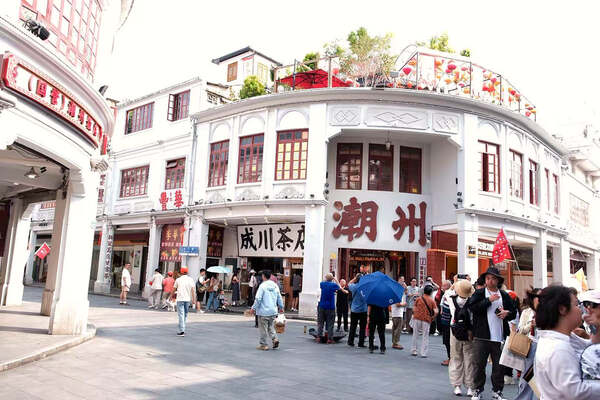 团队漫步潮州古城街区 chaozhou-old-town-cultural-walk-1200x800